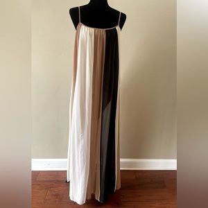 LINE+DOT MAXI DRESS 💕